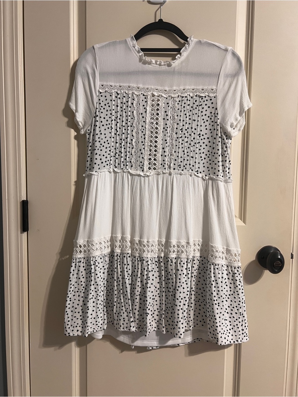 entro White and Black Polka Dot Lace Tiered Short-Sleeve Dress